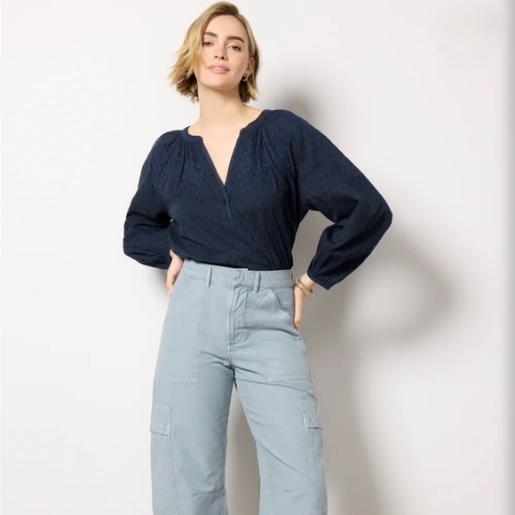 NEW Velvet by Graham and Spencer Carina Blouse Blouse in Navy - Picture 2 of 8